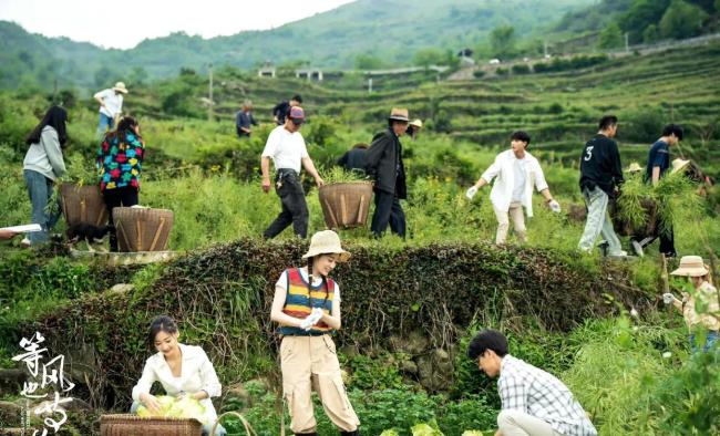 刘宇宁献唱爱上海军蓝OST 甜蜜花絮引热议